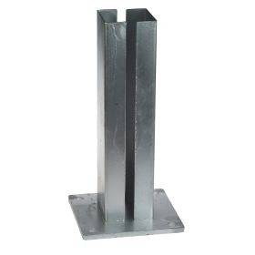 Hot-dip galvanised base plate for 80 × 80 mm box section, 150 × 150 mm mounting plate, 8 mm thick, welded guide with 2 mm wall thickness. Suitable for fixed mounting on concrete in outdoor environments.